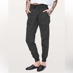 Lululemon Dance Studio Jogger Black 6 excellent